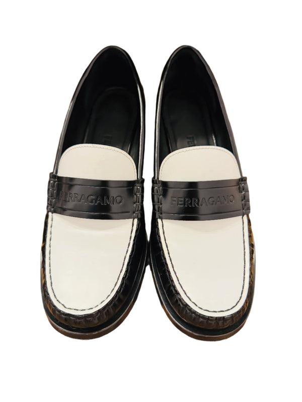 Pre-Owned Salvatore Ferragamo Black and White Two-toned Loafers